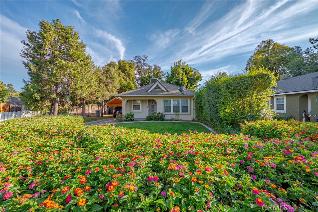 14 West 28th Street Merced, CA 95340 - Photo 1 of 1 a front view of a house with a yard