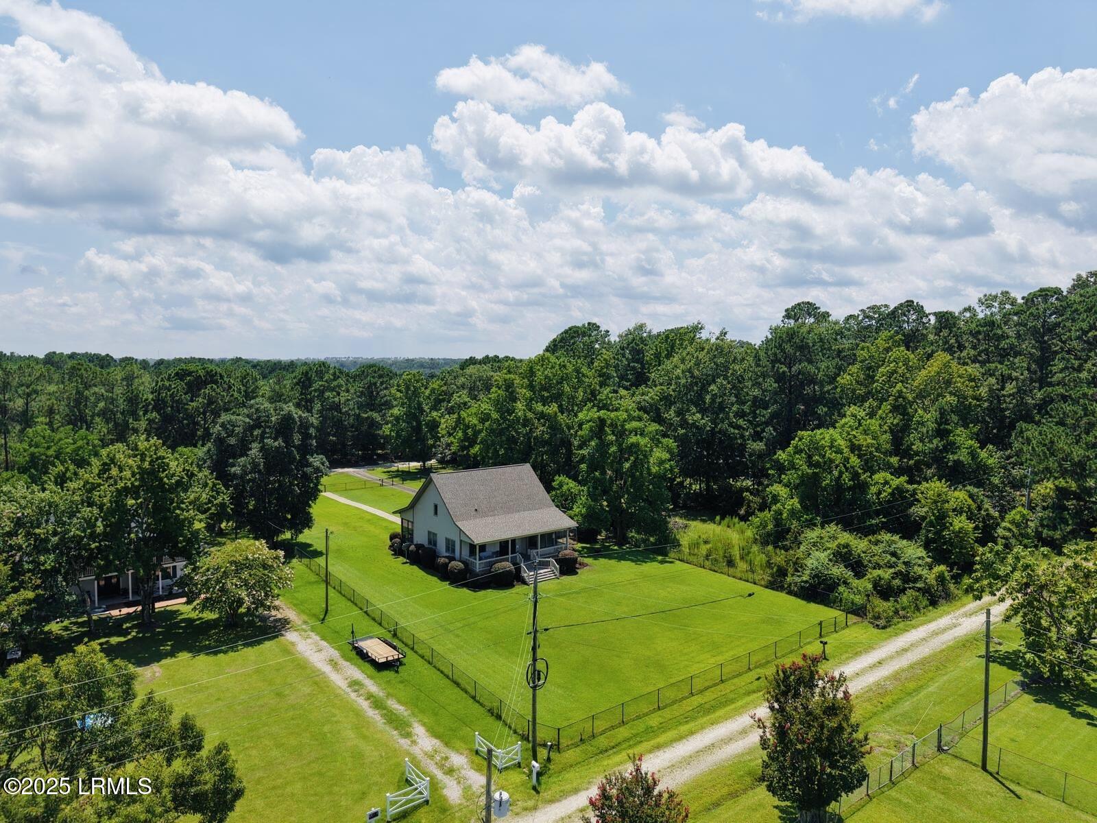 189 Deloss Point Road Ridgeland, SC 29936 - Photo 4 of 35 2303bd2e-6acb-4fbf-8af9-e580981b228a