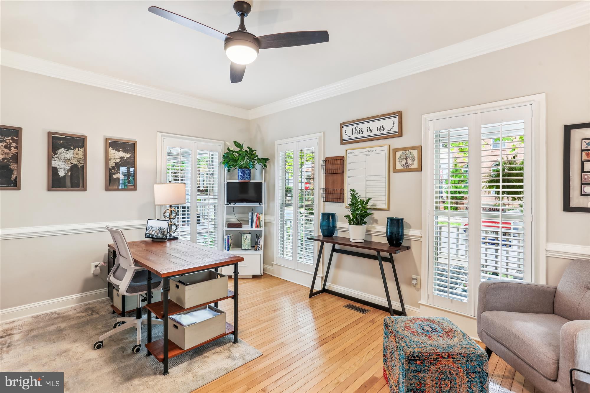204 Hart Road Gaithersburg, MD 20878 - Photo 12 of 72 Bright living room or office