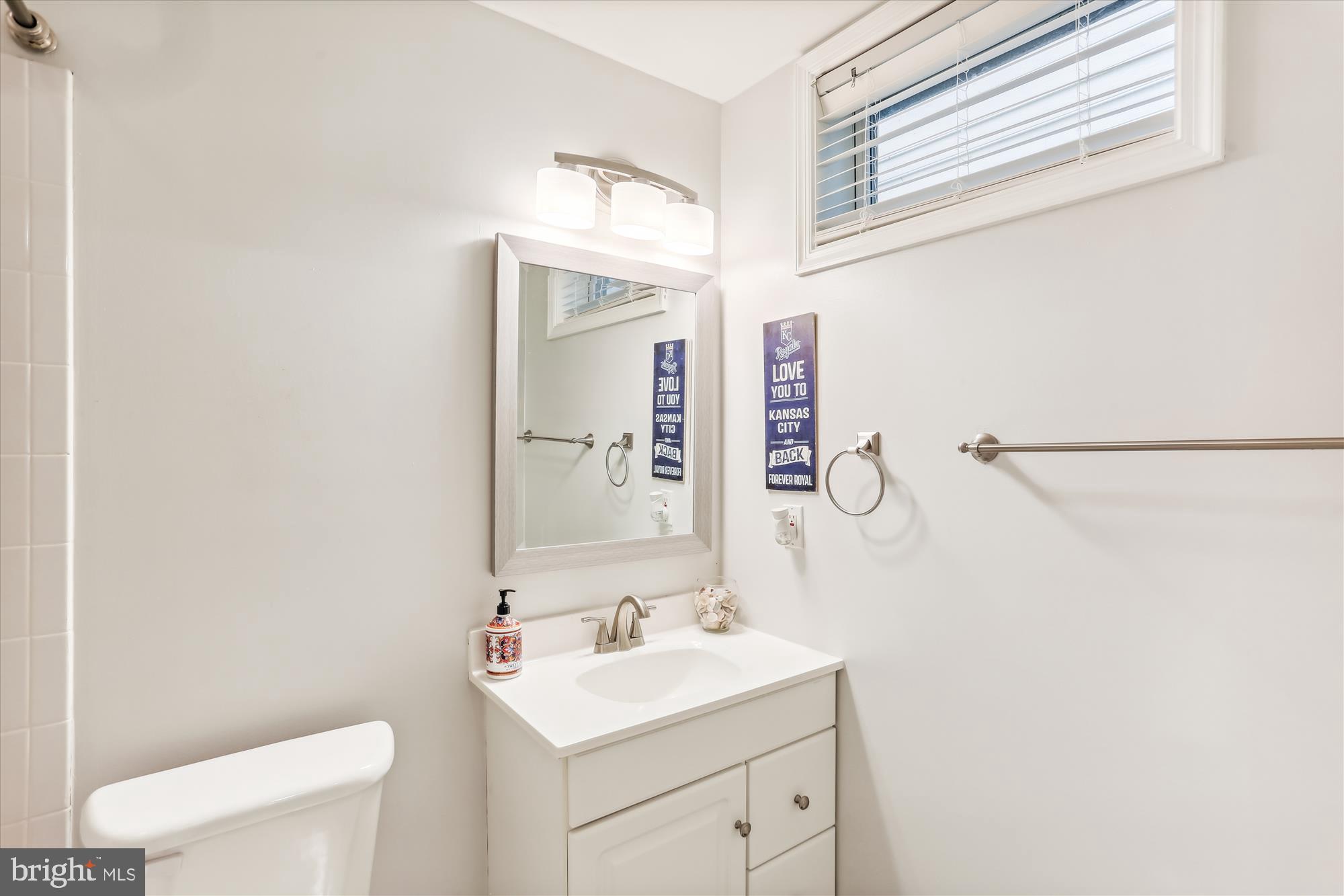 204 Hart Road Gaithersburg, MD 20878 - Photo 55 of 72 Lower level full bath