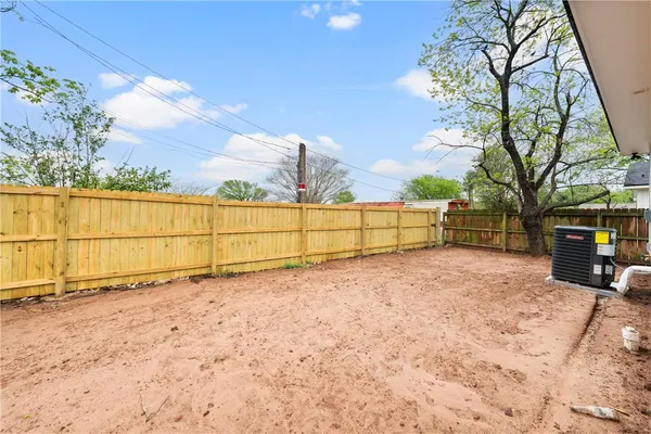 $297,000 | 207 North Harrison Street, McGregor, TX 76657
