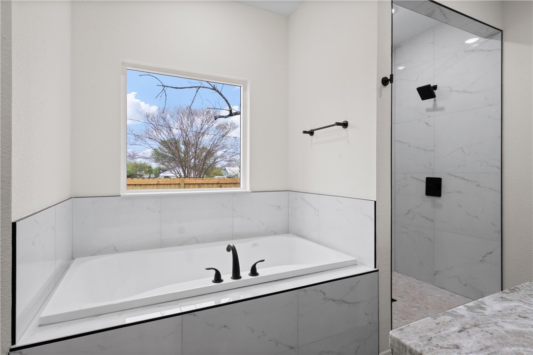 207 North Harrison Street McGregor, TX 76657 - Photo 9 of 15