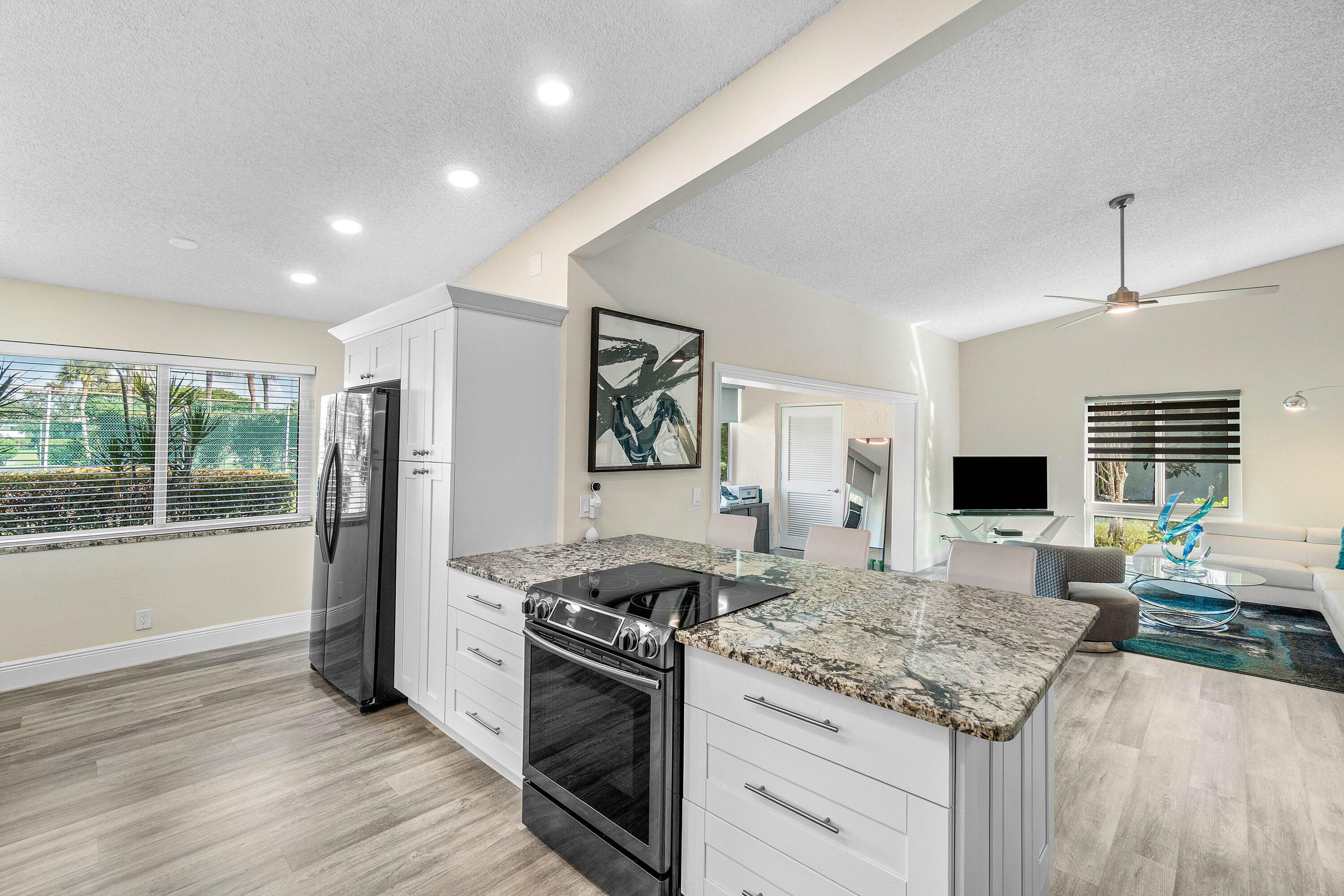 732 Lago Road Delray Beach, FL 33445 - Photo 11 of 42 Welcoming Bar