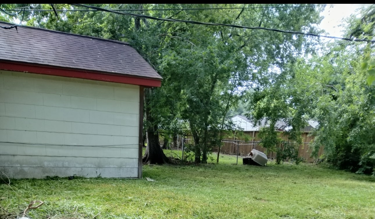 4730 Angleton Street Houston, TX 77033 - Photo 14 of 16
Step outside to a spacious backyard—ideal for relaxing, gardening, or hosting gatherings.