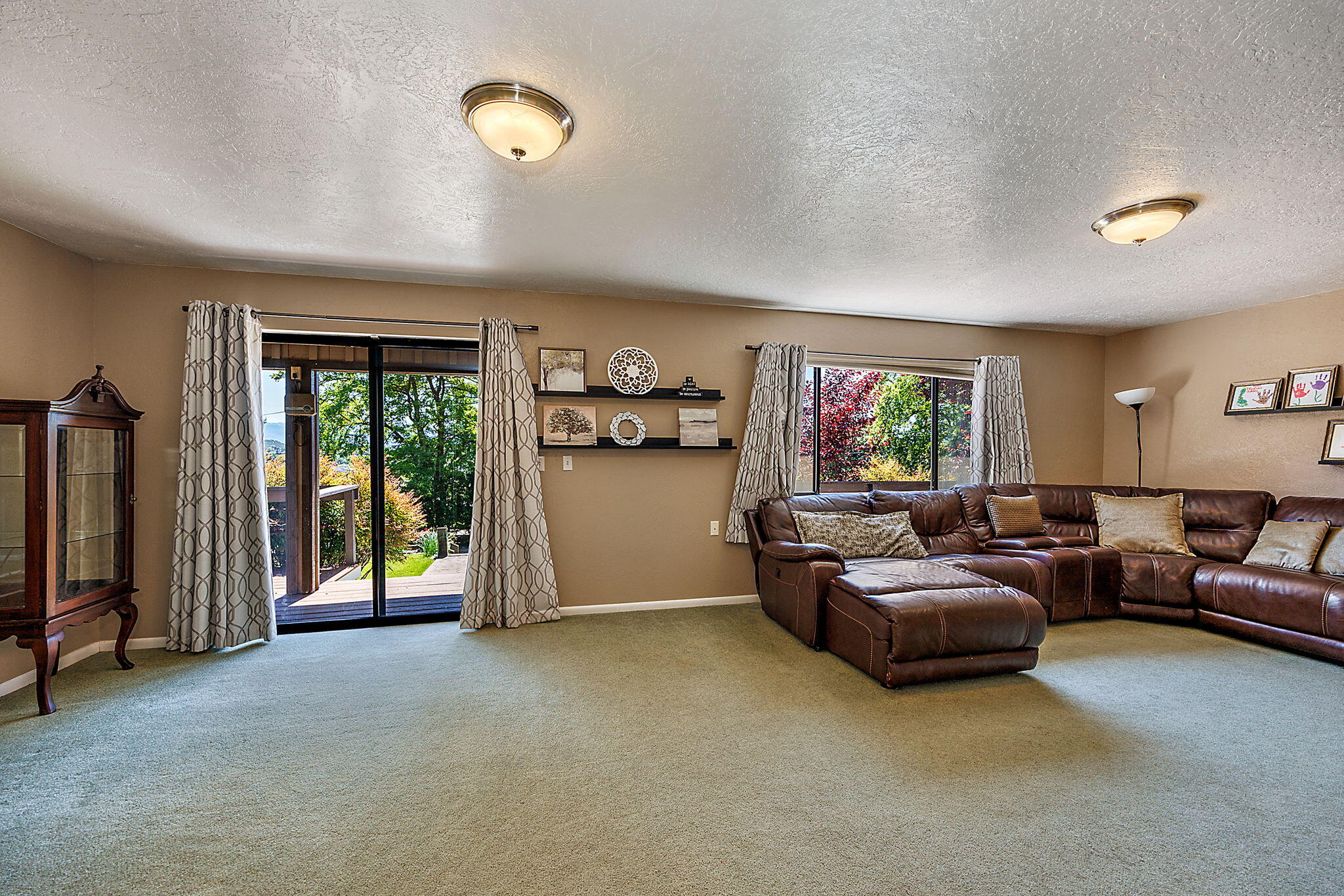 2067 Coker Butte Road Medford, OR 97504 - Photo 26 of 73 24