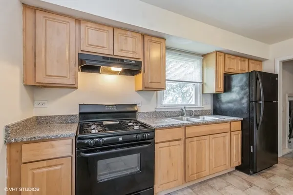 $179,000 | 17948 Wentworth Avenue, Lansing, IL 60438