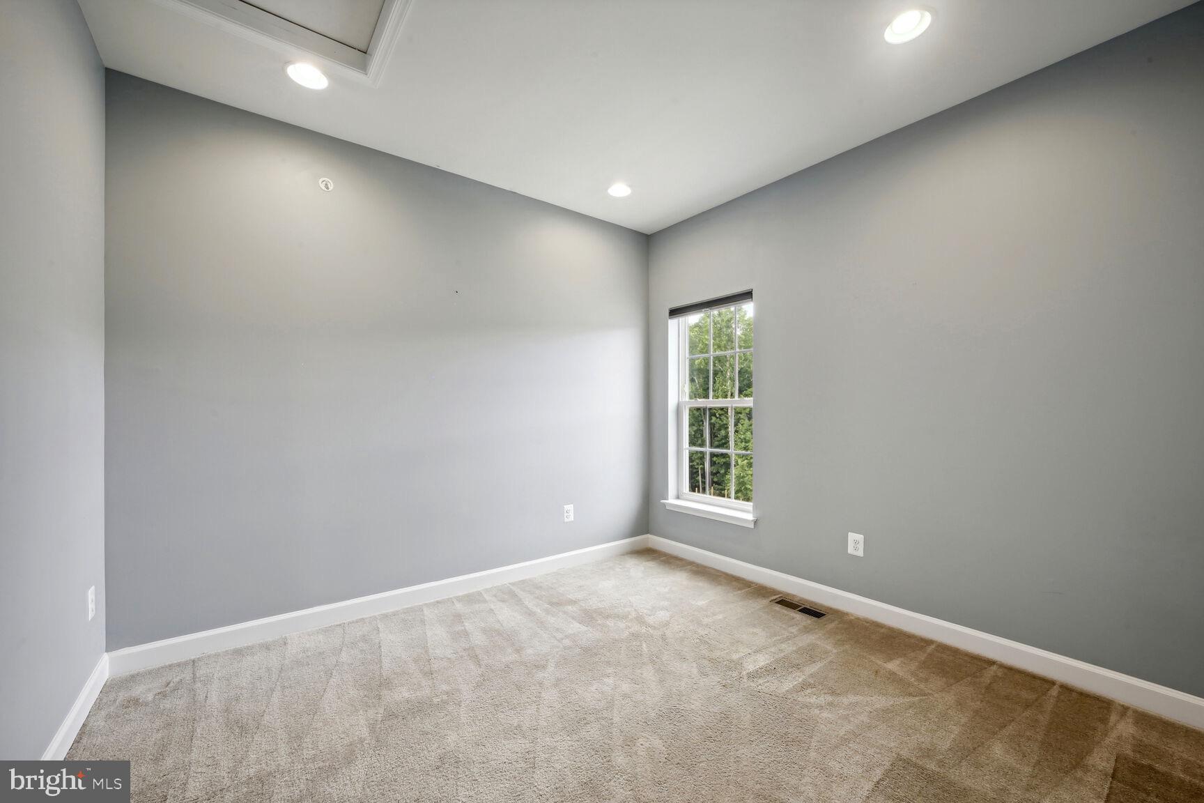 6201 Hunt Weber Drive Clinton, MD 20735 - Photo 15 of 30 an empty room with a window