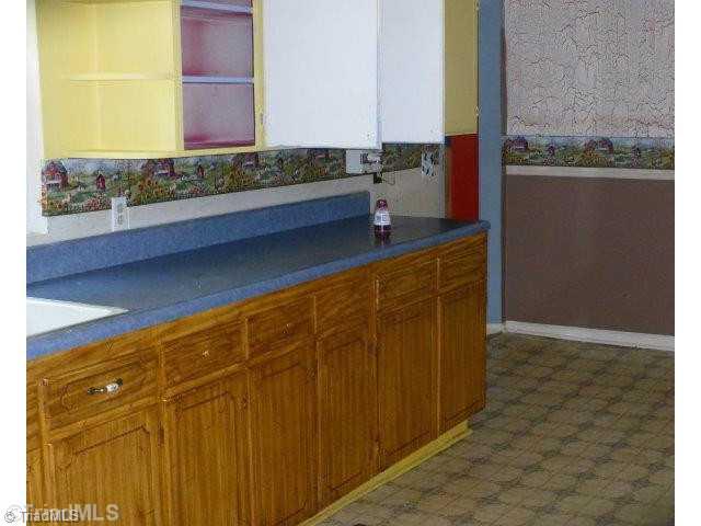 1113 Smith Farm Road Lexington, NC 27292 - Photo 11 of 16 Kitchen.