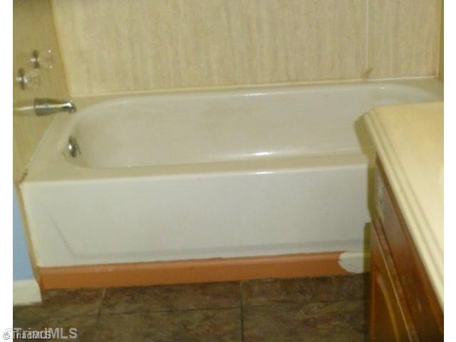 1113 Smith Farm Road Lexington, NC 27292 - Photo 16 of 16 Bath.