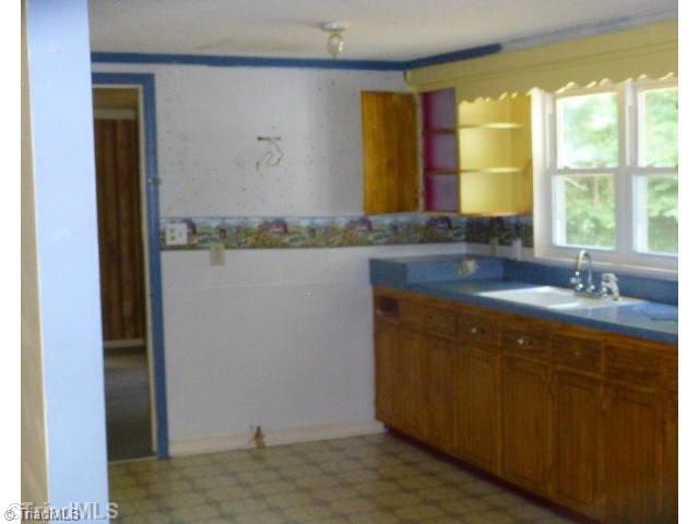 1113 Smith Farm Road Lexington, NC 27292 - Photo 10 of 16 Kitchen.