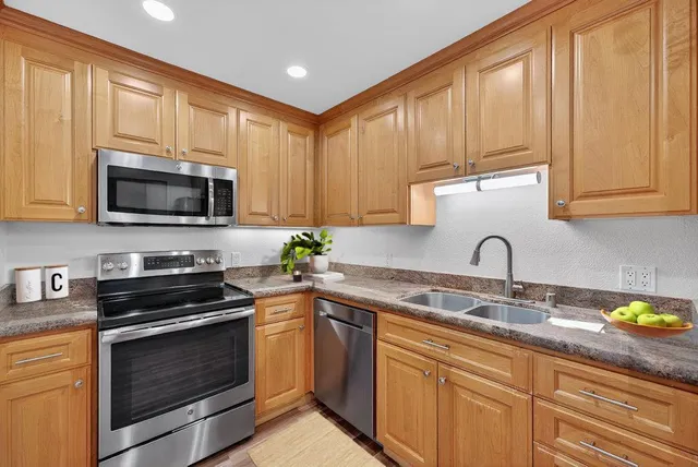 $3,800 | 449 Alberto Way, Unit C139, Los Gatos, CA 95032