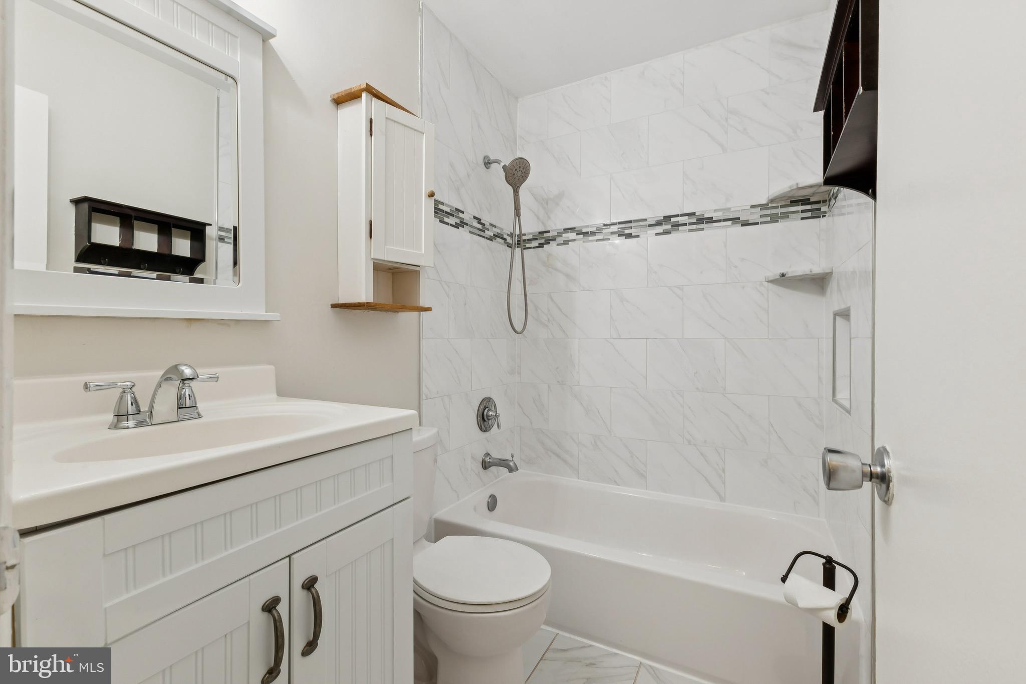 11611 Vantage Hill Road, Unit 11B Reston, VA 20190 - Photo 9 of 17 a bathroom with a sink toilet and shower