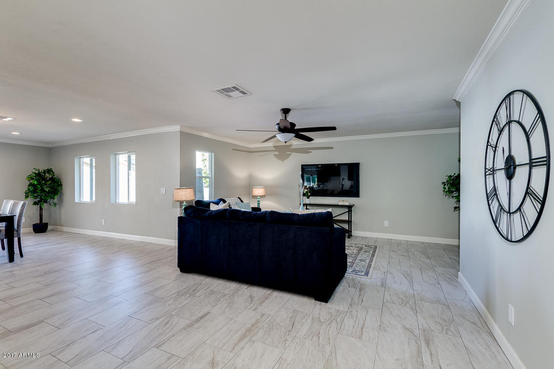 3554 West Hearn Road Phoenix, AZ 85053 - Photo 9 of 42 09-Hearn