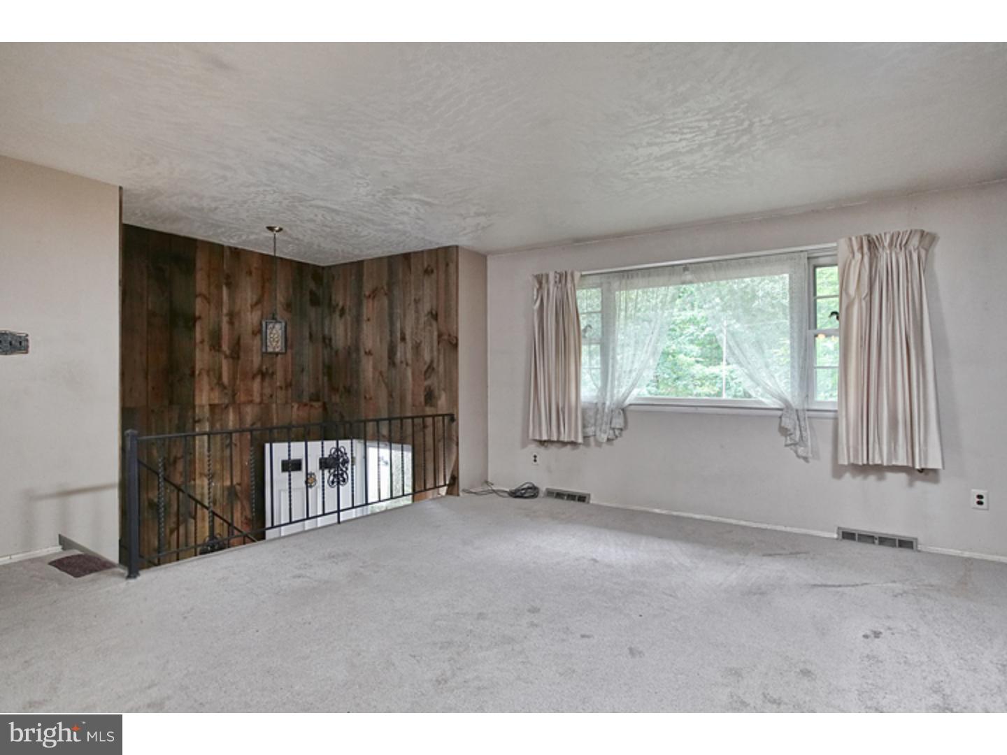 17 Mill Road Elmer, NJ 08318 - Photo 6 of 13 Living Room
