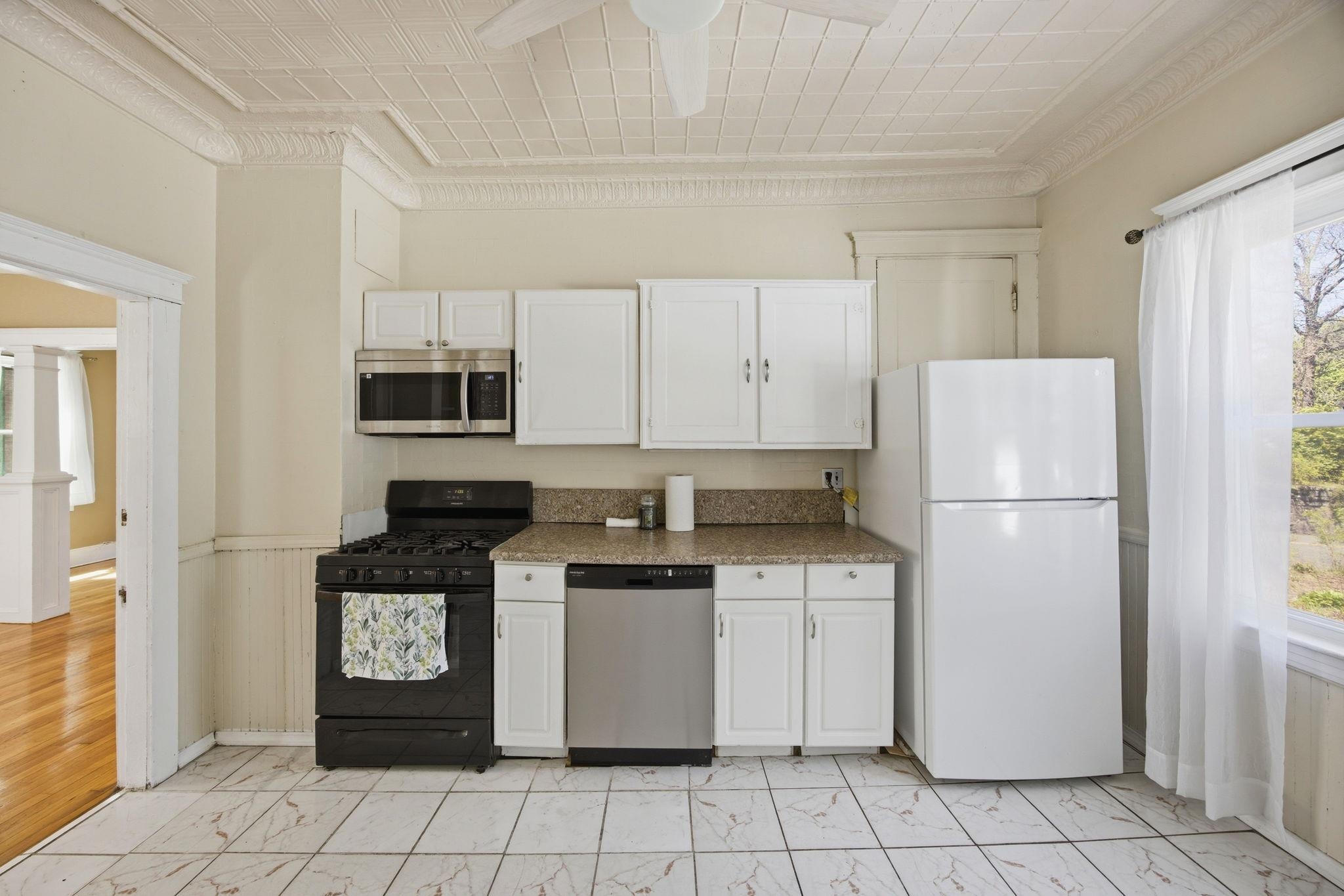 18 Fifield Street Nashua, NH 03060 - Photo 8 of 36