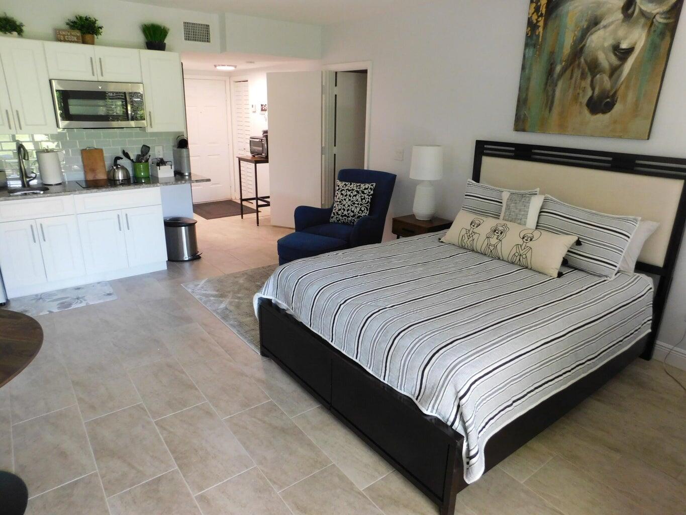 13334 Polo Club Road, Unit 246247 Wellington, FL 33414 - Photo 18 of 30 Guest Room Eff 247