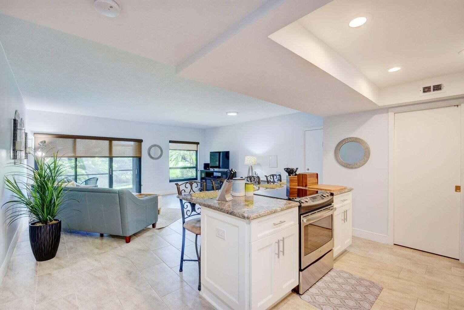 13334 Polo Club Road, Unit 246247 Wellington, FL 33414 - Photo 3 of 30 Breakfast Bar 246