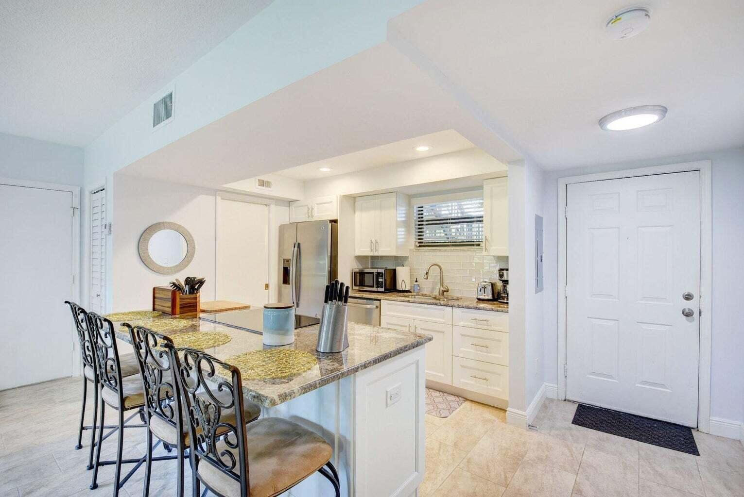 13334 Polo Club Road, Unit 246247 Wellington, FL 33414 - Photo 5 of 30 Kitchen 246