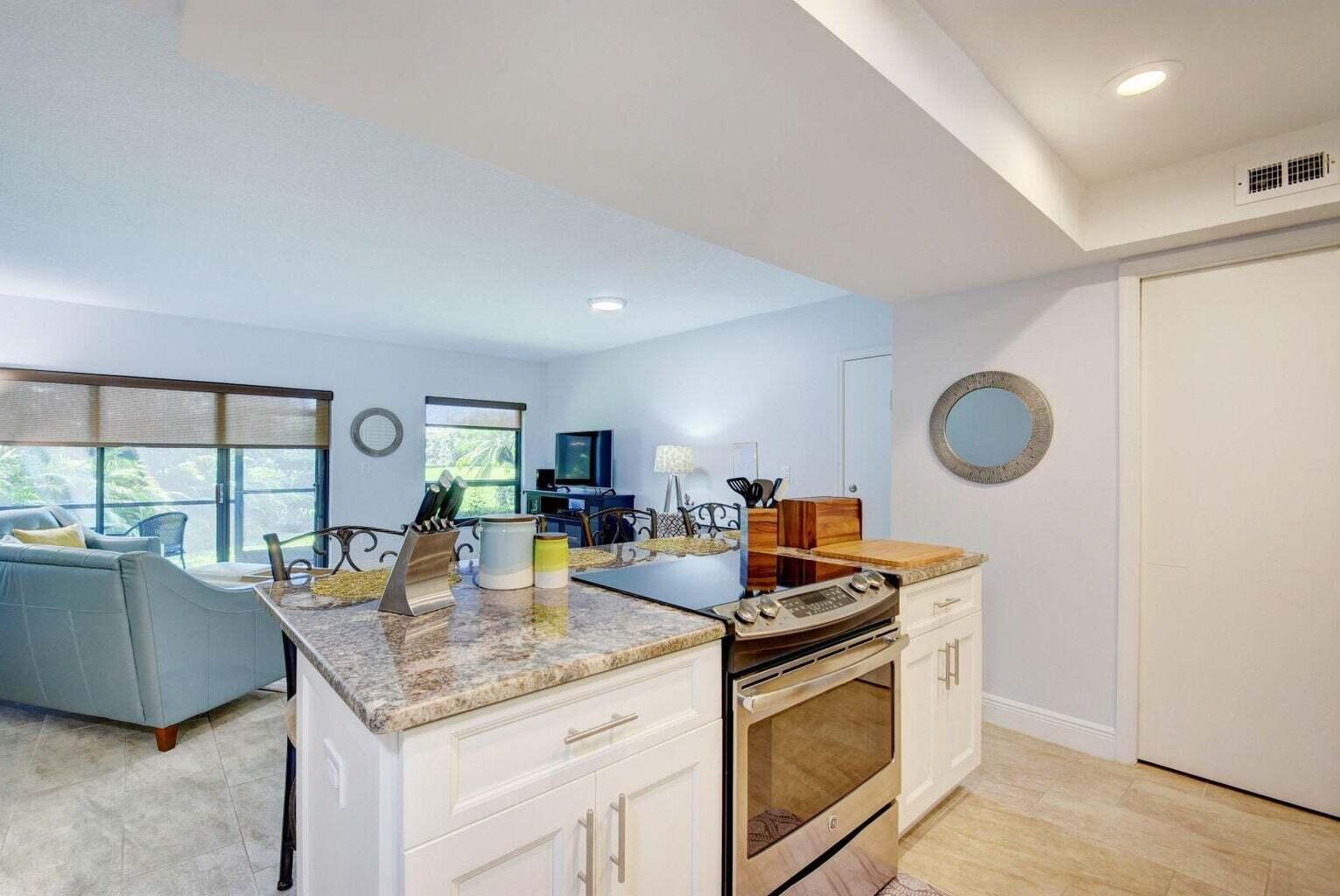 13334 Polo Club Road, Unit 246247 Wellington, FL 33414 - Photo 6 of 30 Kitchen 246