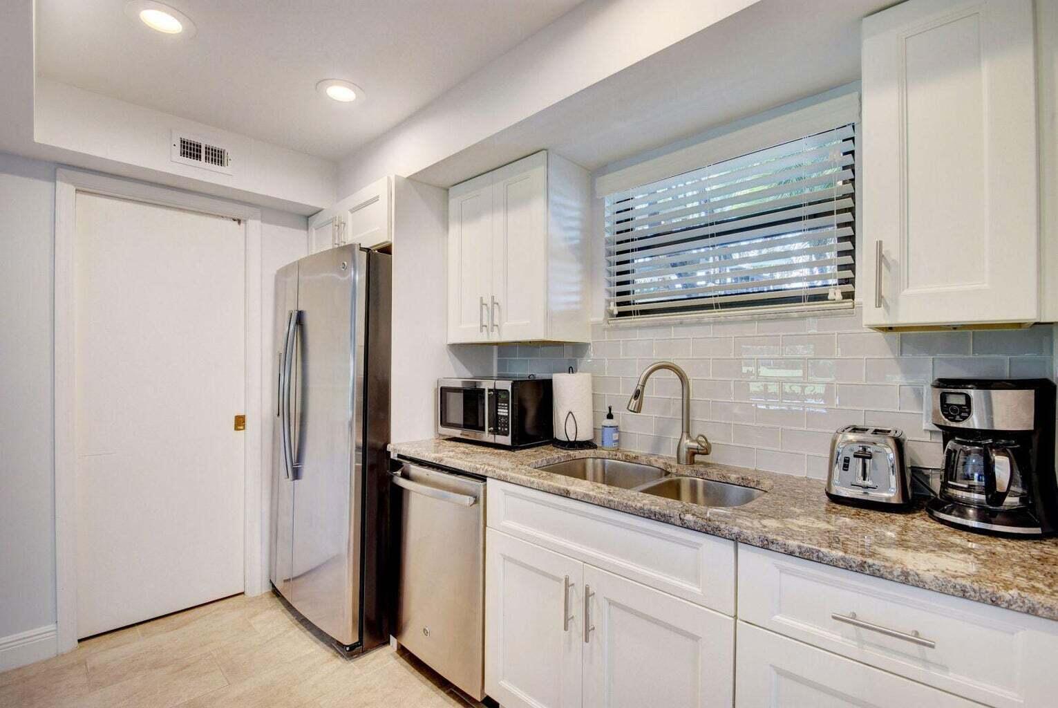 13334 Polo Club Road, Unit 246247 Wellington, FL 33414 - Photo 7 of 30 Kitchen 246