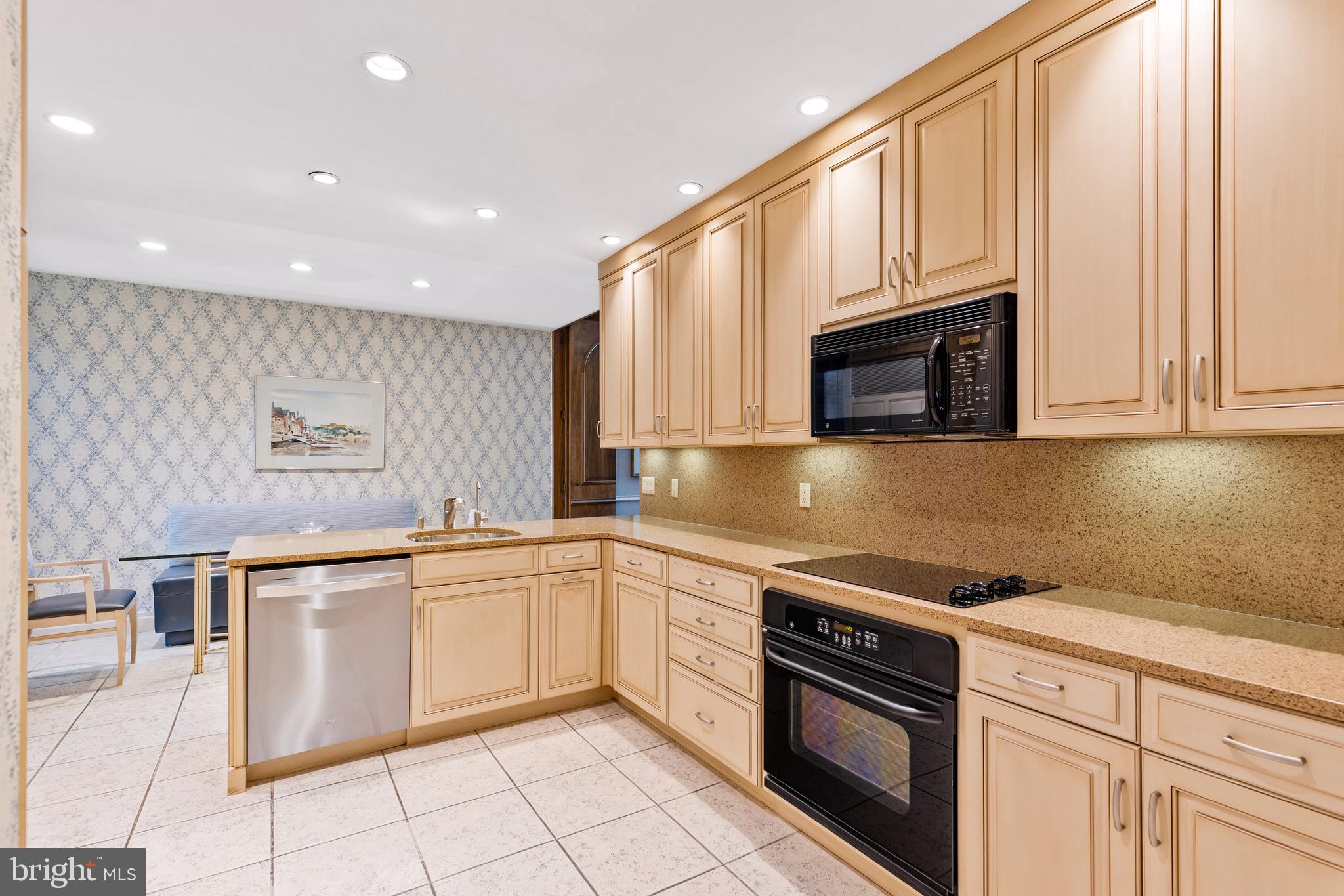 1820 Rittenhouse Square, Unit 1002 Philadelphia, PA 19103 - Photo 28 of 64