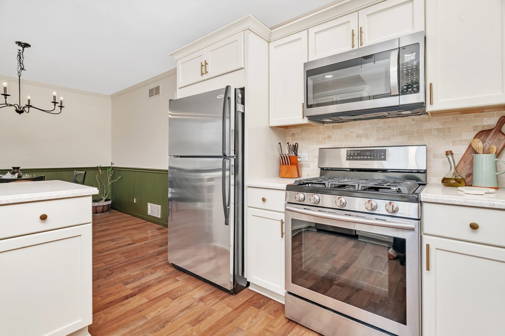 218 San Carlos Road Minooka, IL 60447 - Photo 11 of 40 a kitchen with a stove microwave and refrigerator