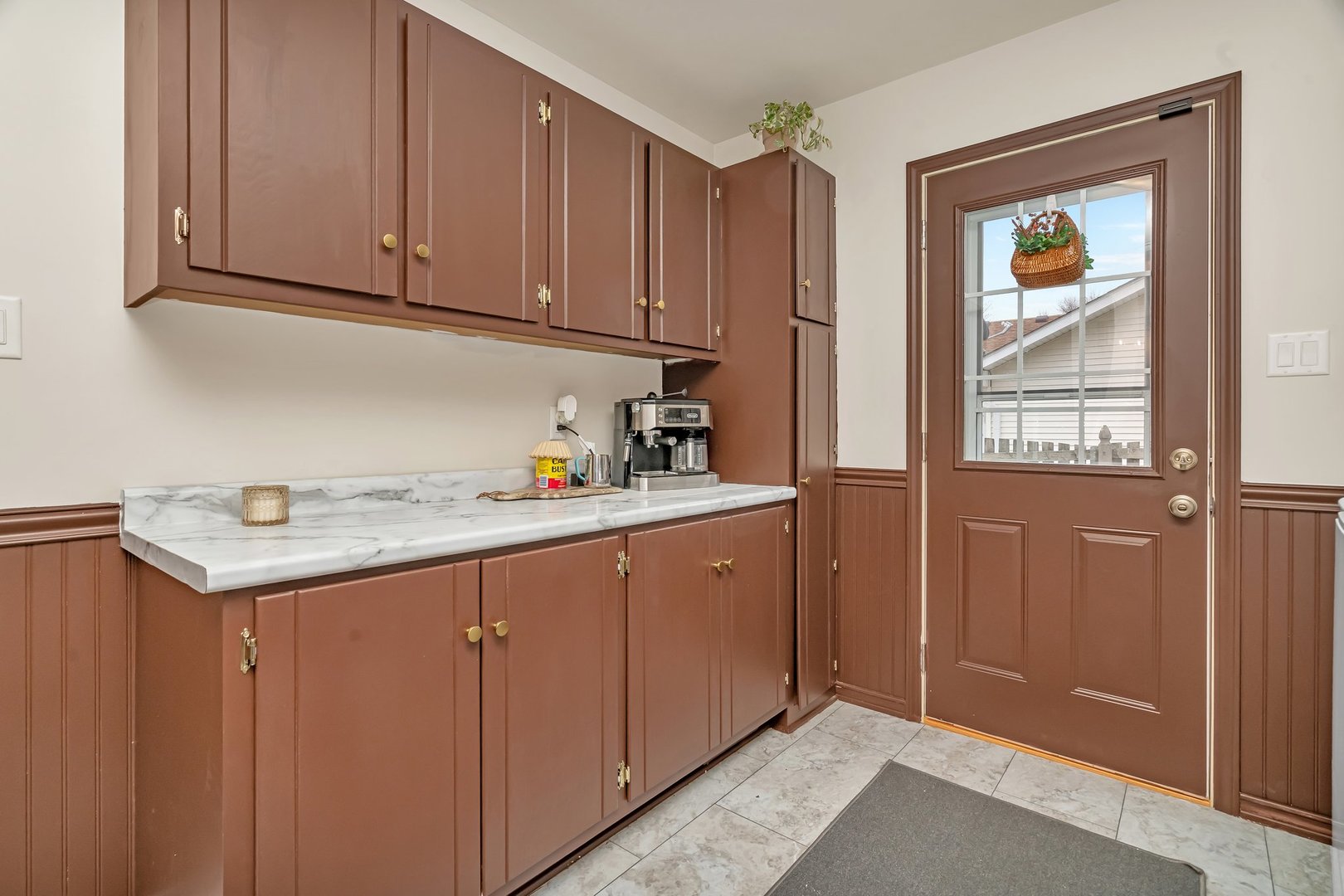 218 San Carlos Road Minooka, IL 60447 - Photo 18 of 40 a kitchen with sink and cabinets