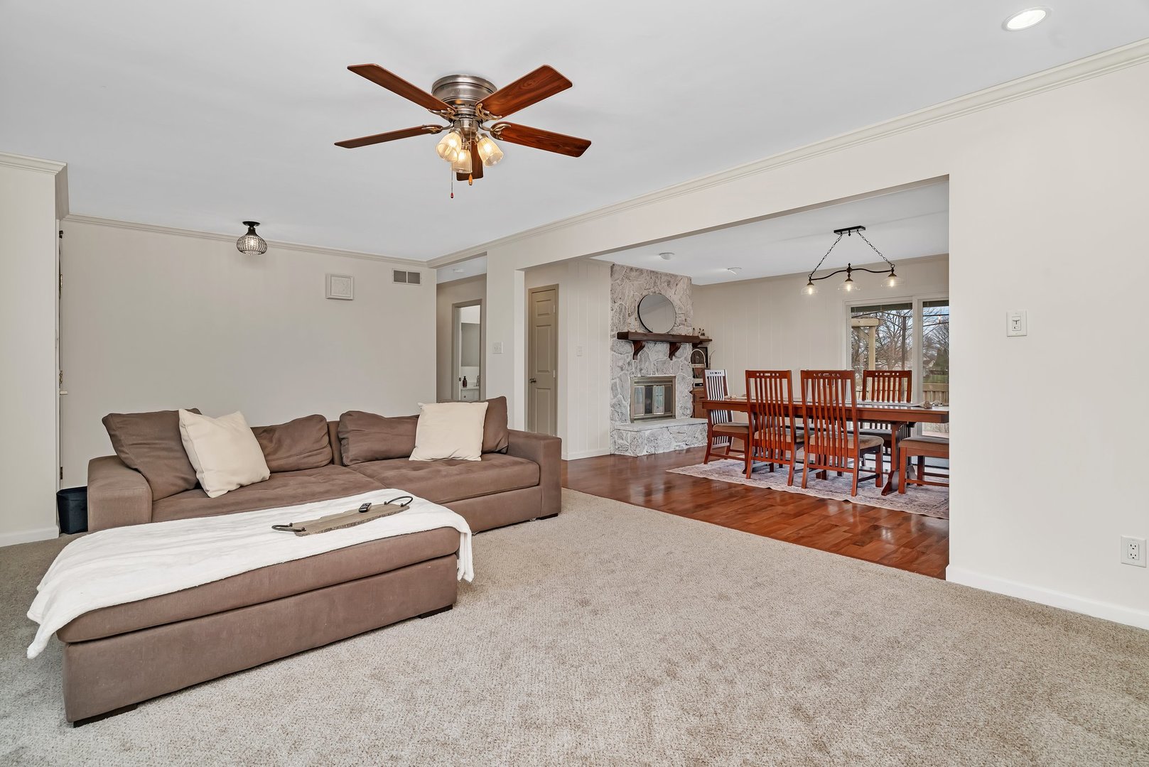 218 San Carlos Road Minooka, IL 60447 - Photo 21 of 40 a living room with furniture and a ceiling fan