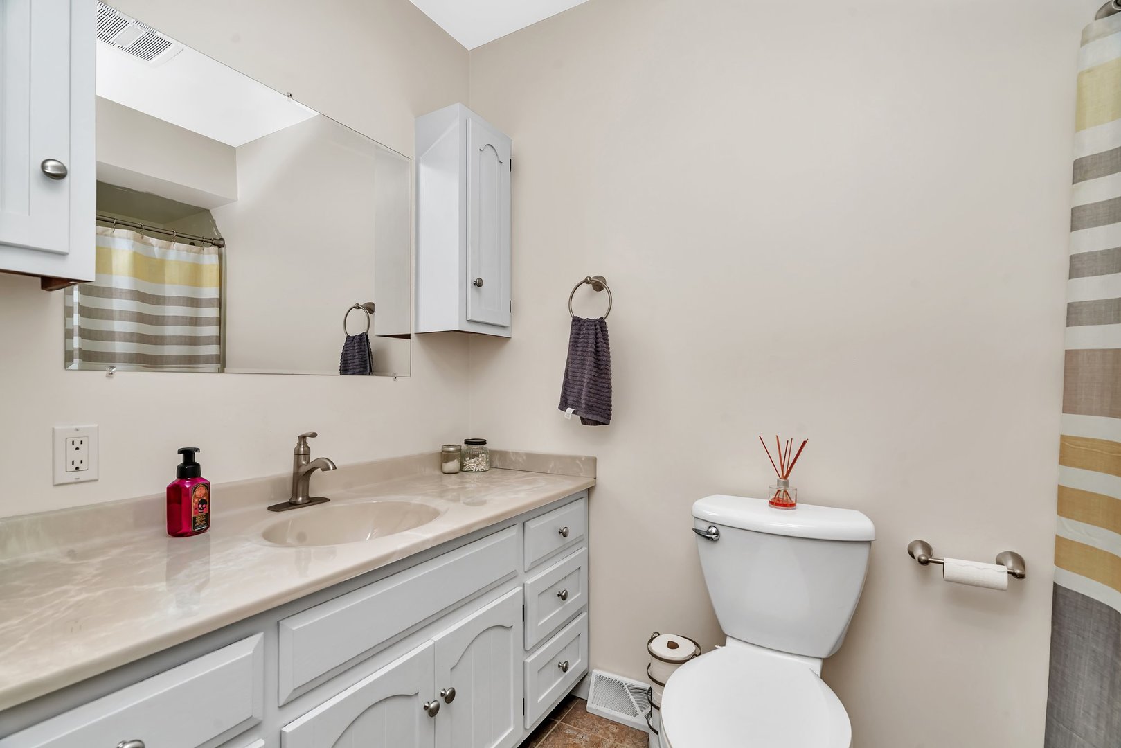 218 San Carlos Road Minooka, IL 60447 - Photo 30 of 40 a bathroom with a toilet sink and mirror