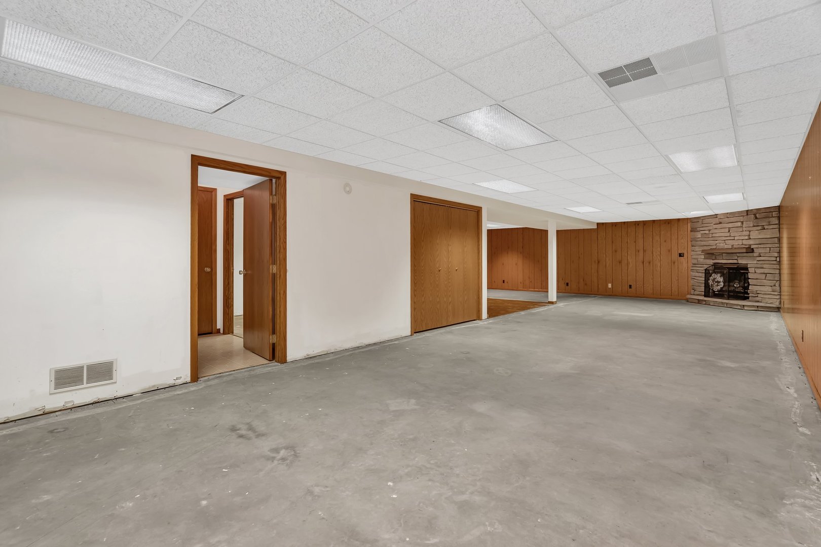 218 San Carlos Road Minooka, IL 60447 - Photo 32 of 40 a view of empty room with a window