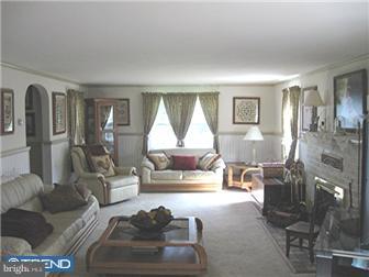 463 Red Lion Road Southampton, NJ 08088 - Photo 8 of 9 Living Room