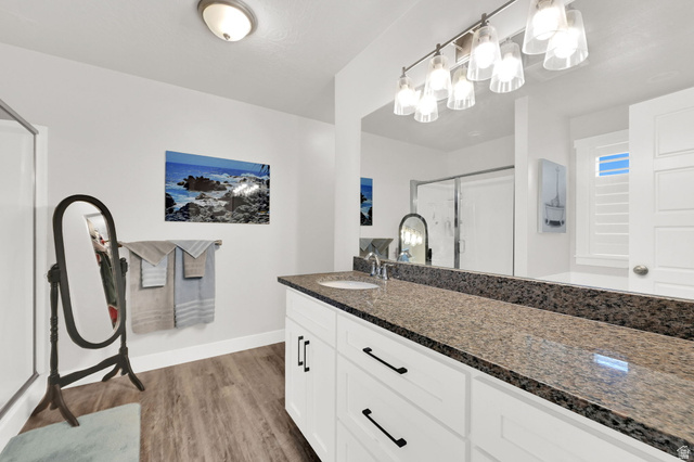2777 West 4175th Street South, Unit 232 Roy, UT 84067 - Photo 17 of 27 Primary Bathroom en Suite with separate tub/shower