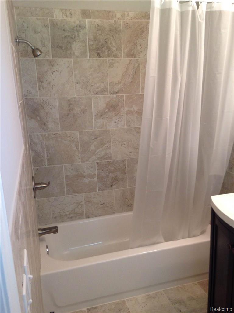 56870 Scheuer Road New Baltimore, MI 48051 - Photo 18 of 20 IMG_4353.JPG