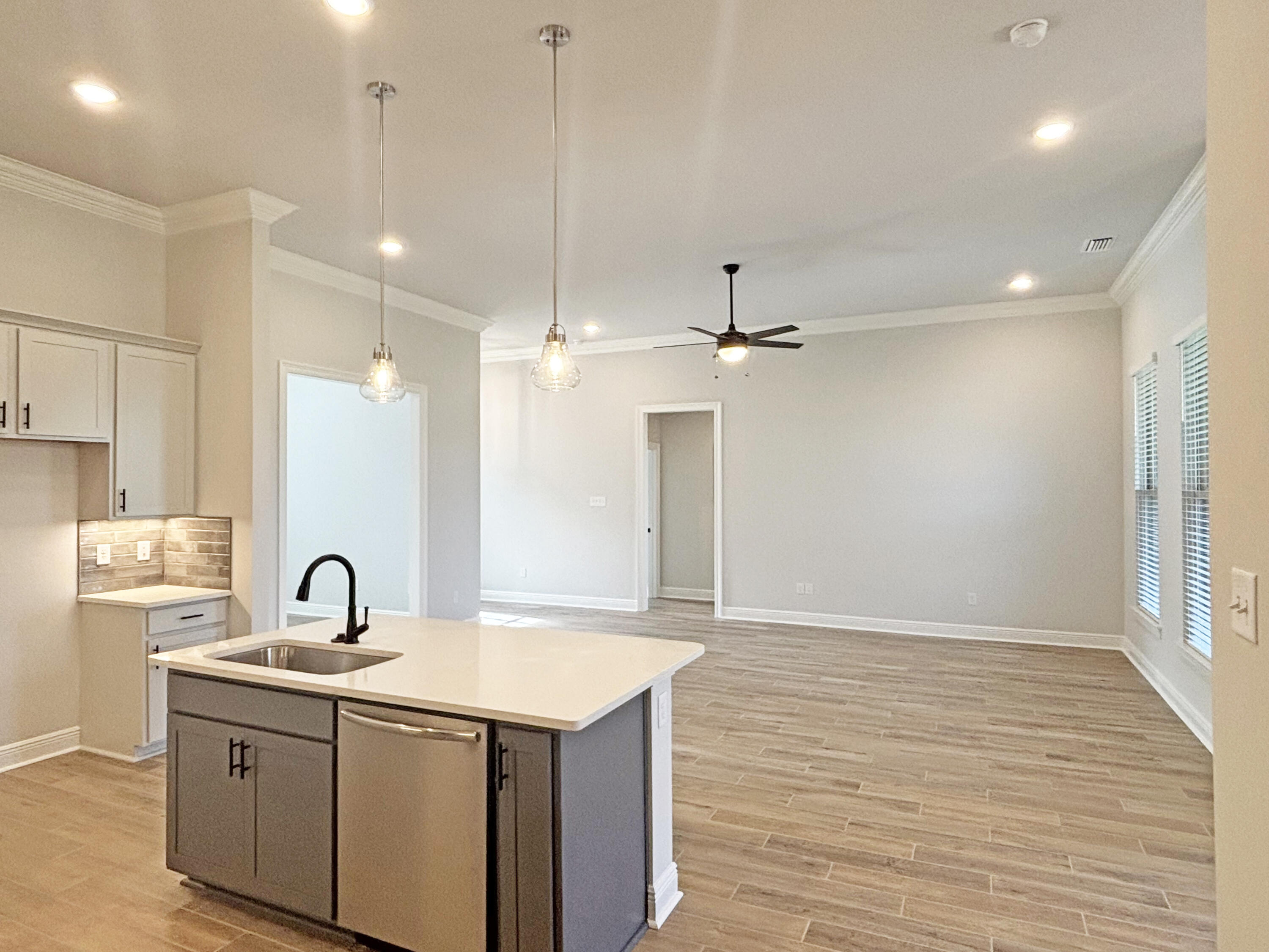 331 East Tweet Street Freeport, FL 32439 - Photo 5 of 19 IMG_0126