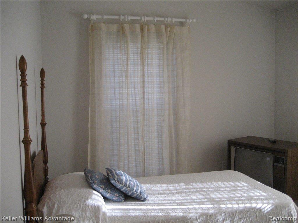 22158 Edgewater, Unit 180 Novi, MI 48375 - Photo 16 of 21 Second Bedroom