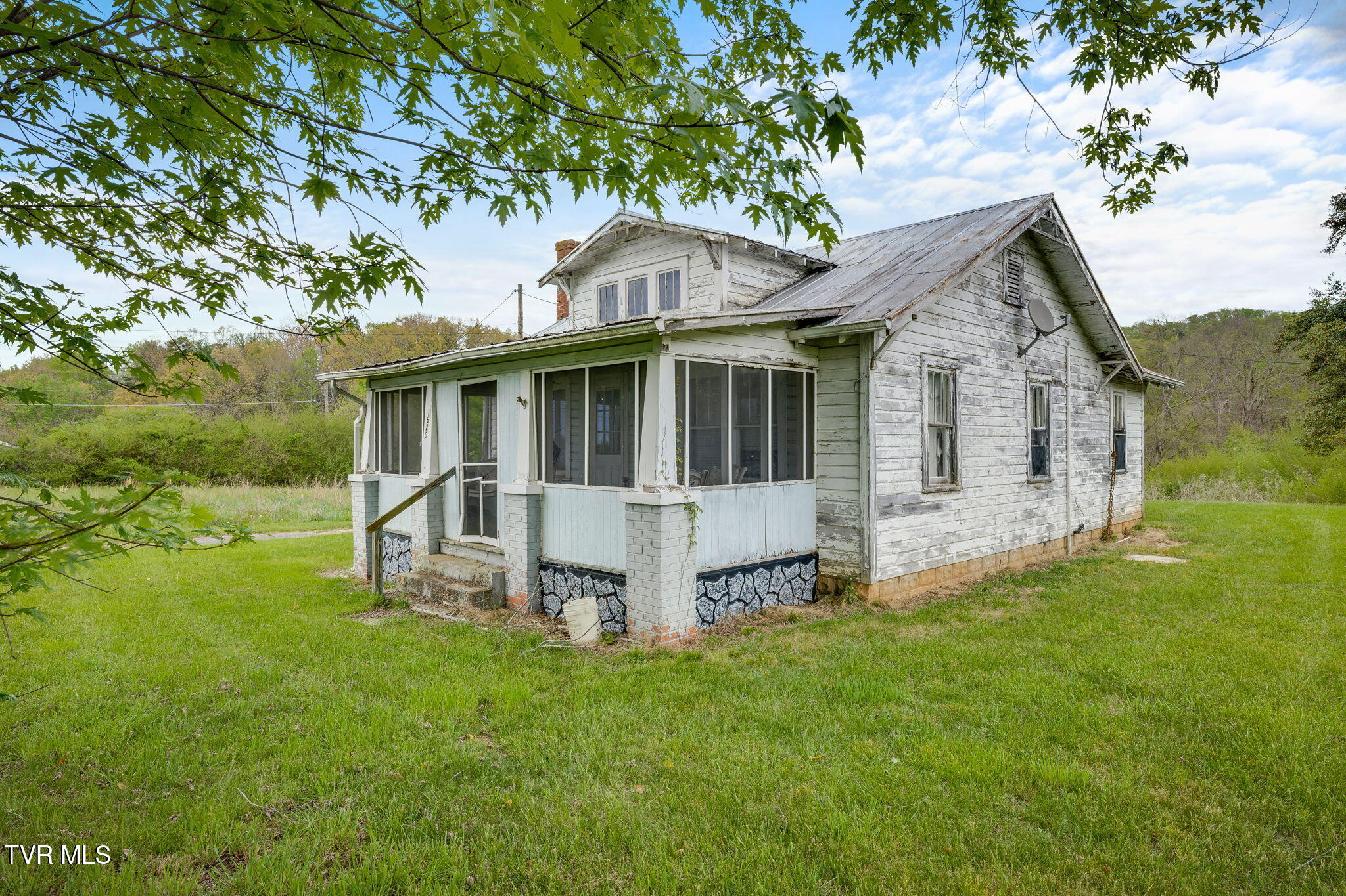 1620 Chinquapin Grove Road Bluff City, TN 37618 - Photo 20 of 27 002