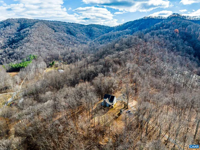 a view of a dry yard