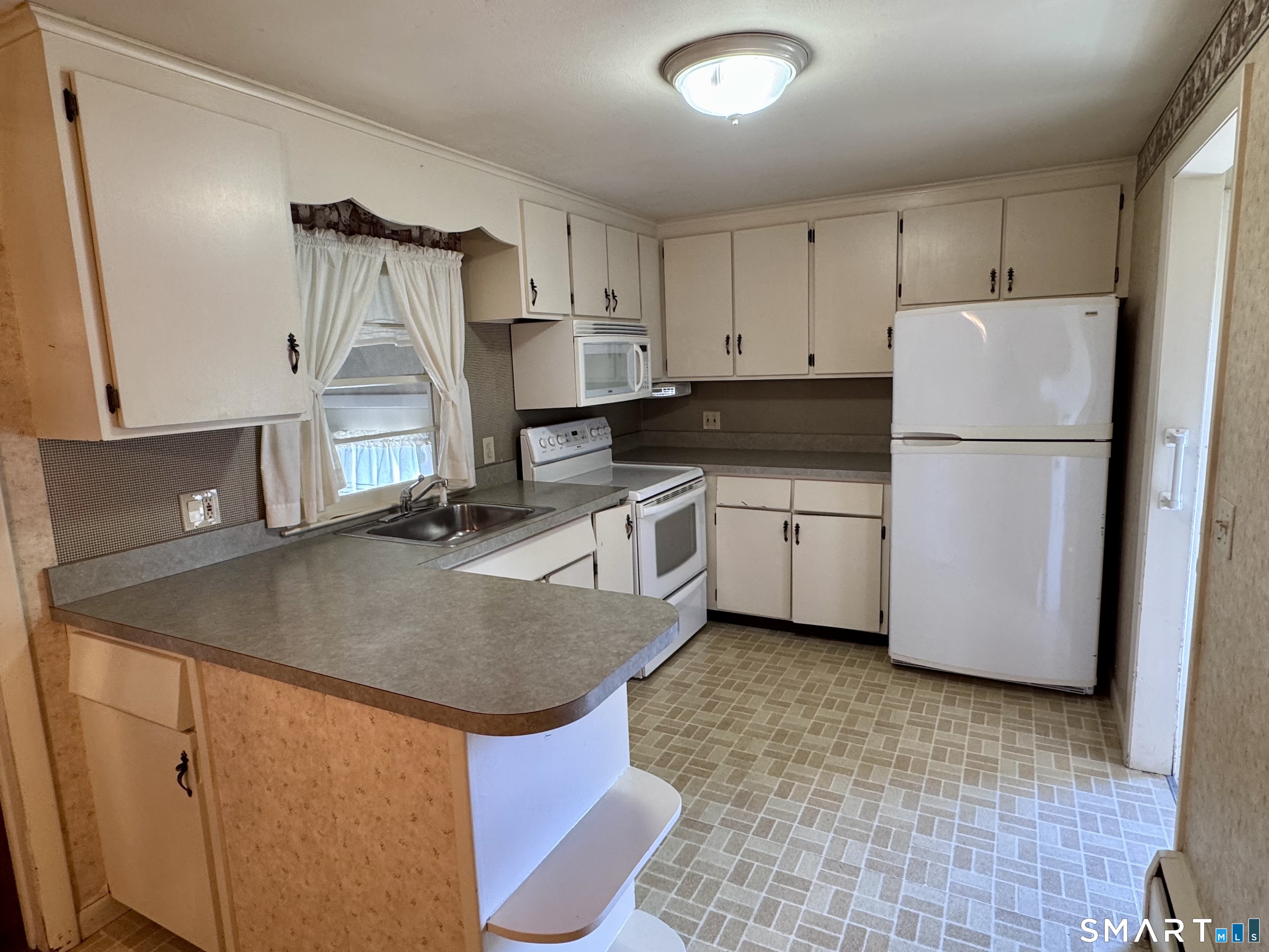 20 Sherwin Lane Windsor Locks, CT 06096 - Photo 6 of 37