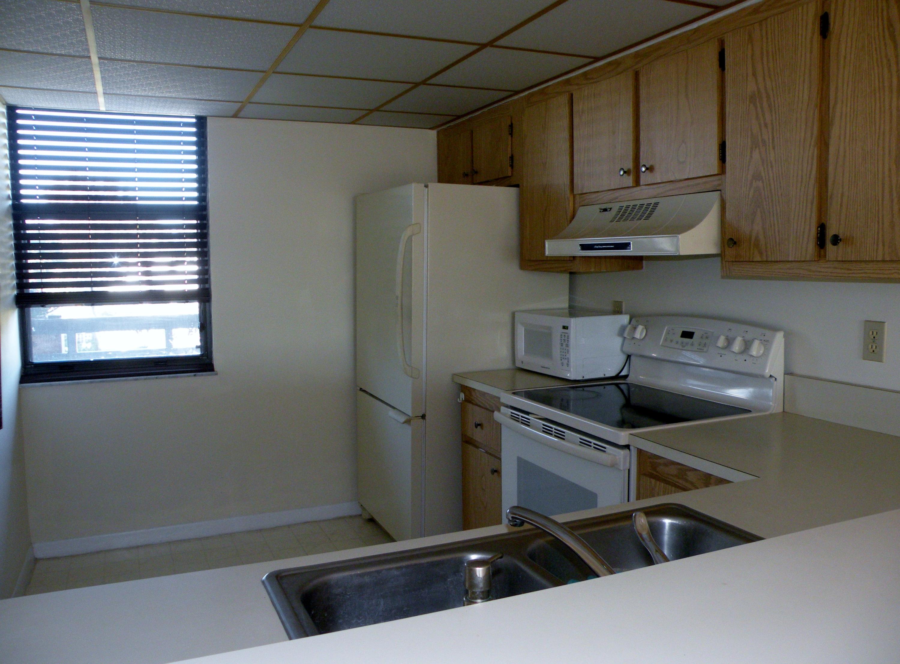 1950 Southwest Palm City Road, Unit 6303 Stuart, FL 34994 - Photo 10 of 16 Kitchen