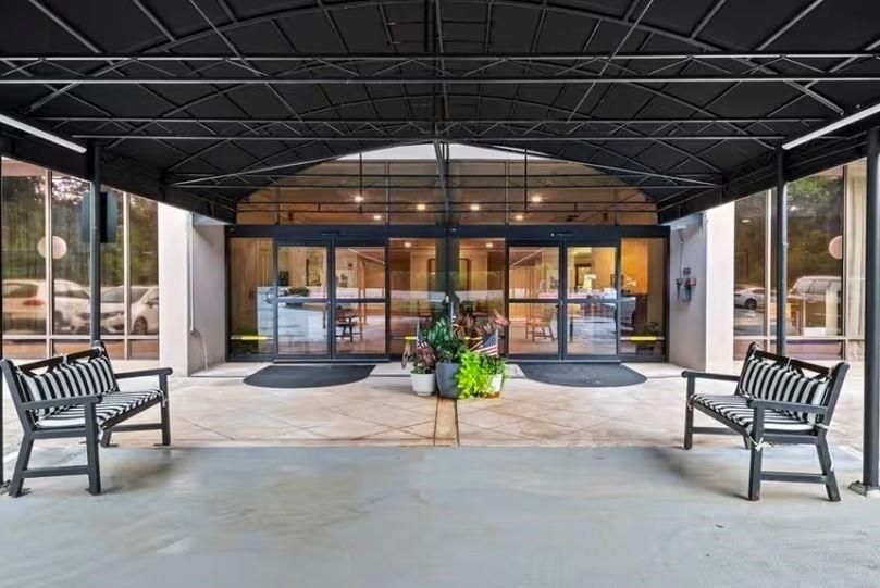 3530 Piedmont Road Northeast, Unit M1 Atlanta, GA 30305 - Photo 3 of 31 Gallery Image 3