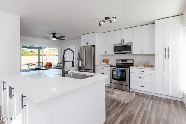 $550,000 | 2936 West Michelle Drive, Phoenix, AZ 85053