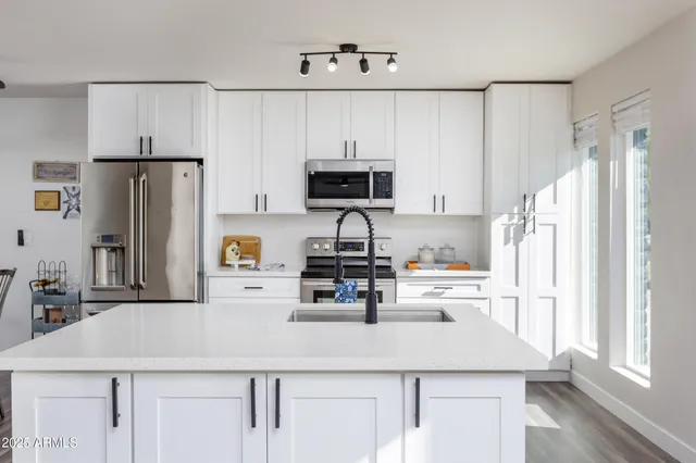 $560,000 | 2936 West Michelle Drive, Phoenix, AZ 85053