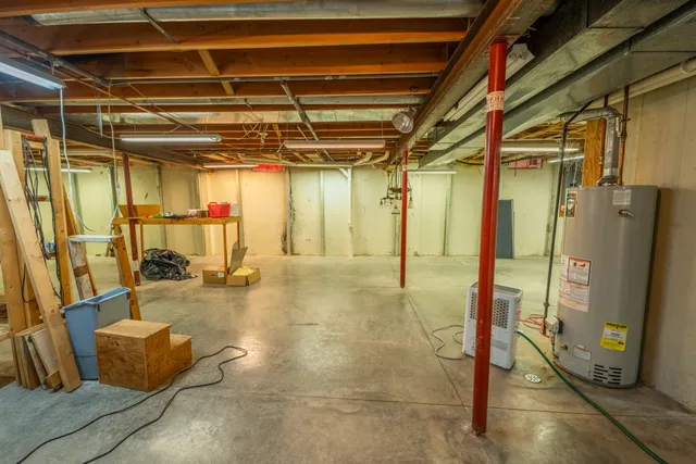 $329,900 | 1236 Meadowview Drive, Menasha, WI 54952