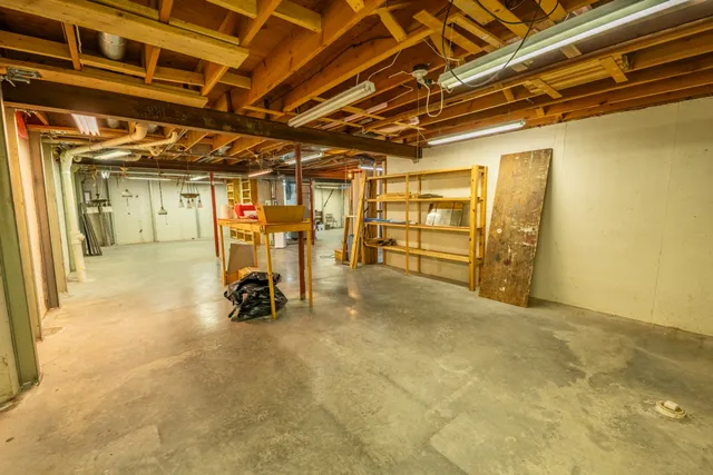 $329,900 | 1236 Meadowview Drive, Menasha, WI 54952