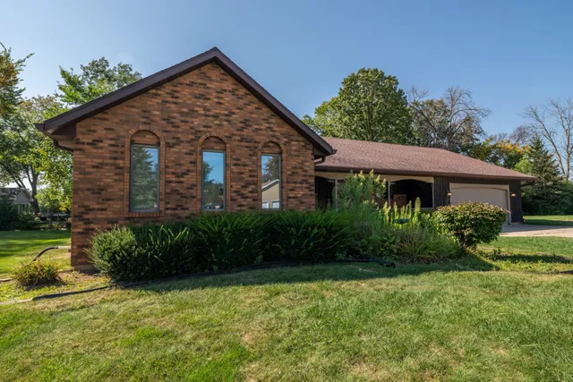 $329,900 | 1236 Meadowview Drive, Menasha, WI 54952