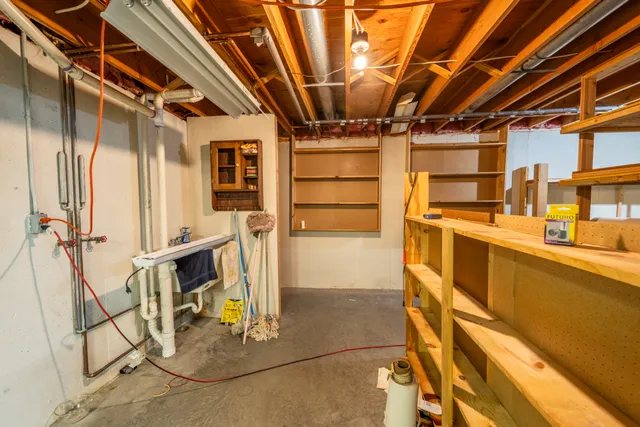 $329,900 | 1236 Meadowview Drive, Menasha, WI 54952