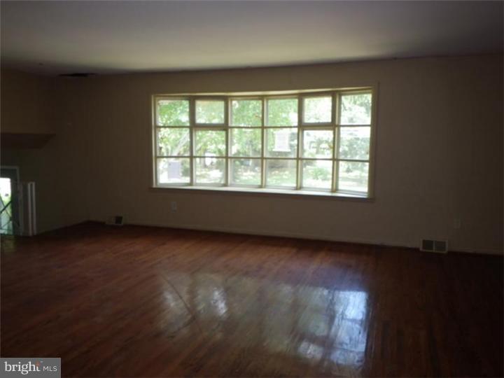 602 Ashbourne Road Cheltenham, PA 19012 - Photo 2 of 14