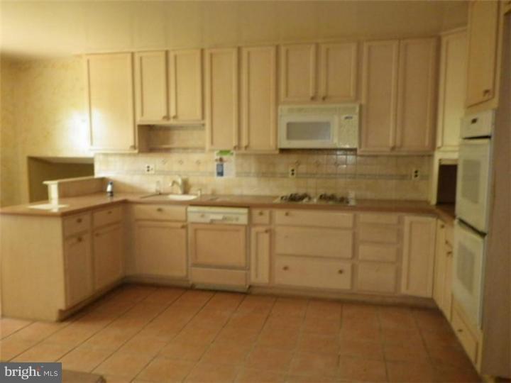 602 Ashbourne Road Cheltenham, PA 19012 - Photo 4 of 14