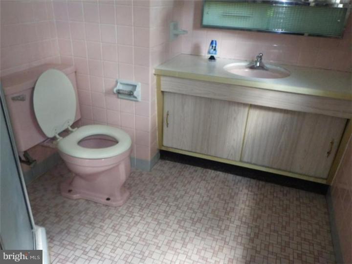 602 Ashbourne Road Cheltenham, PA 19012 - Photo 8 of 14
