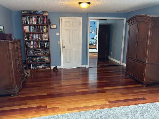 $585,000 | 15 Oxford Lane, Cromwell, CT 06416